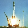 Start von Wostok 1 am 12. April 1961 mit Kosmonaut Juri Gagarin, der als erster Mensch die Erde umrundet hat.